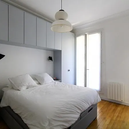 43m With Balcony In The Heart Of Paris