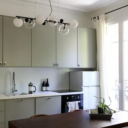 43m With Balcony In The Heart Of * Paris